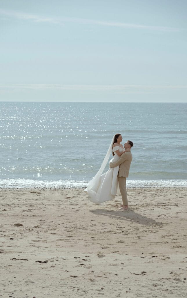 Jaunavedziu fotosesija prie juros